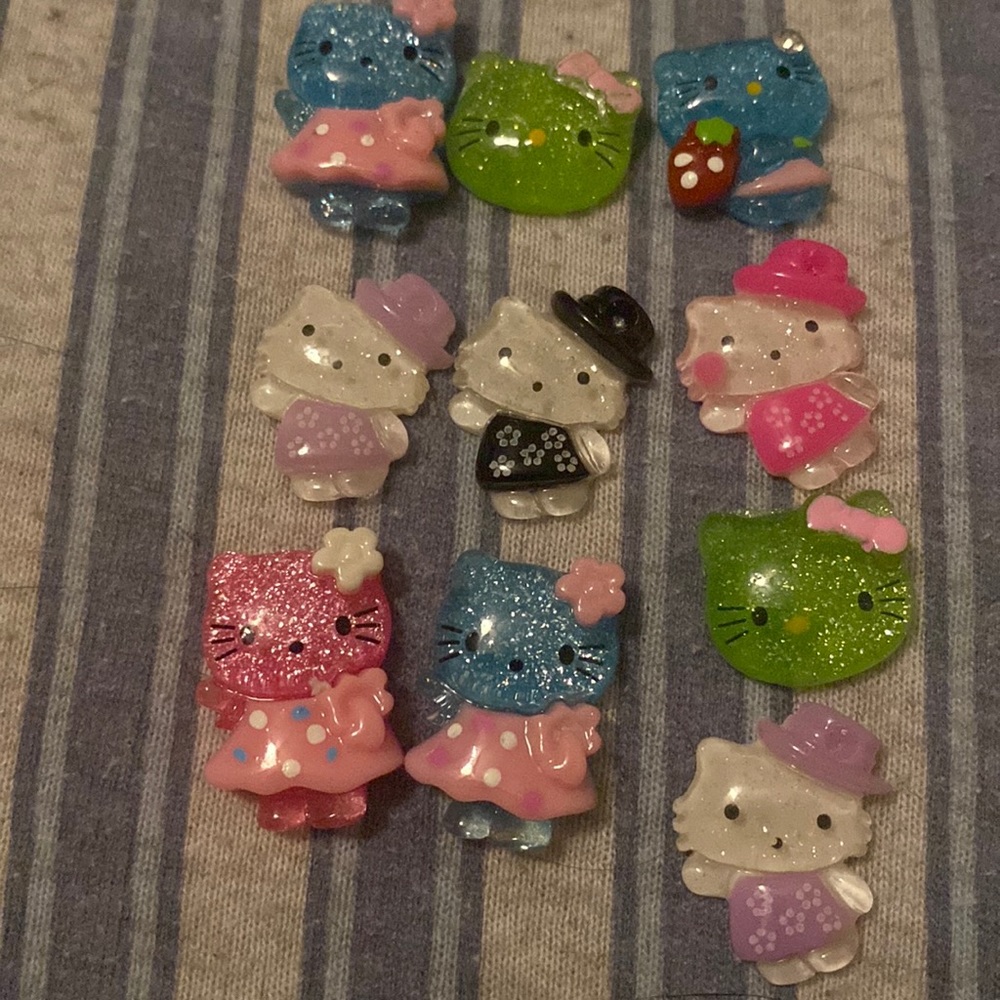 10PC set of flat backs Hello kitty charms - Picture 2 of 3